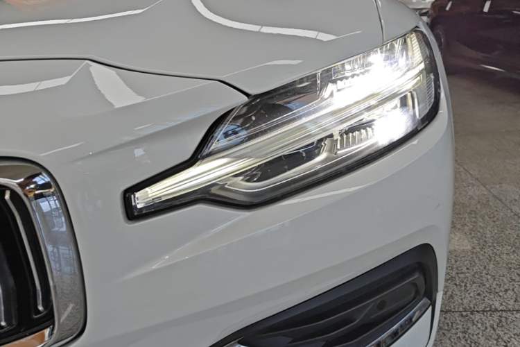 Used Volvo S60 2022 B4 Zhiyuan Luxury Edition Left Front Headlight