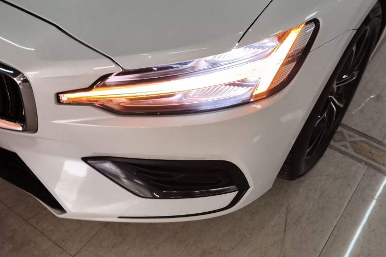 Used Volvo S60 2022 B4 Zhiyi Luxury Edition Left Front Headlight