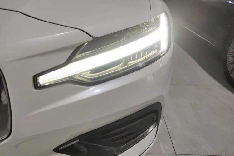 Used Volvo S60 2022 B4 Zhiyuan Luxury Edition Left Front Headlight