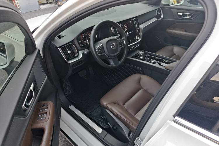 Used Volvo S60 2022 B4 Zhiyi Luxury Edition Left Front Seat
