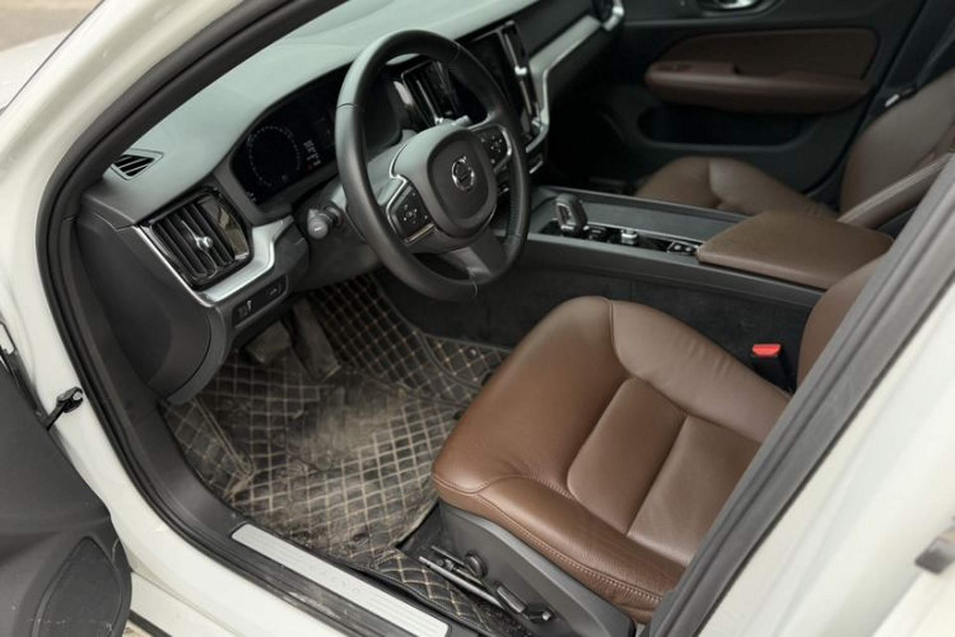 Used Volvo S60 2022 B4 Zhiyi Luxury Edition Left Front Seat