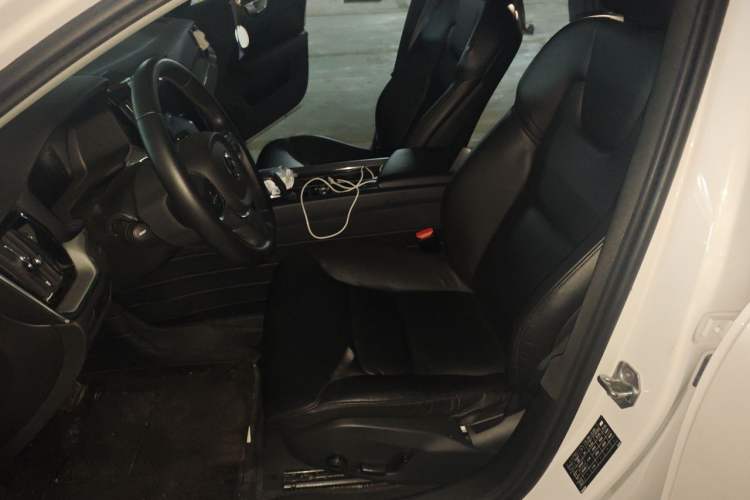 Used Volvo S60 2022 B3 Smart Drive Luxury Edition Left Front Seat