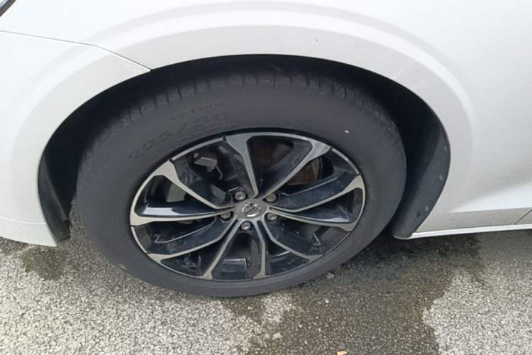 Used Volvo S60 2022 B4 Zhiyi Luxury Edition Left Front Wheel Hub