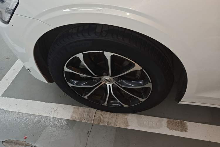 Used Volvo S60 2022 B4 Zhiyi Luxury Edition Left Front Wheel Hub