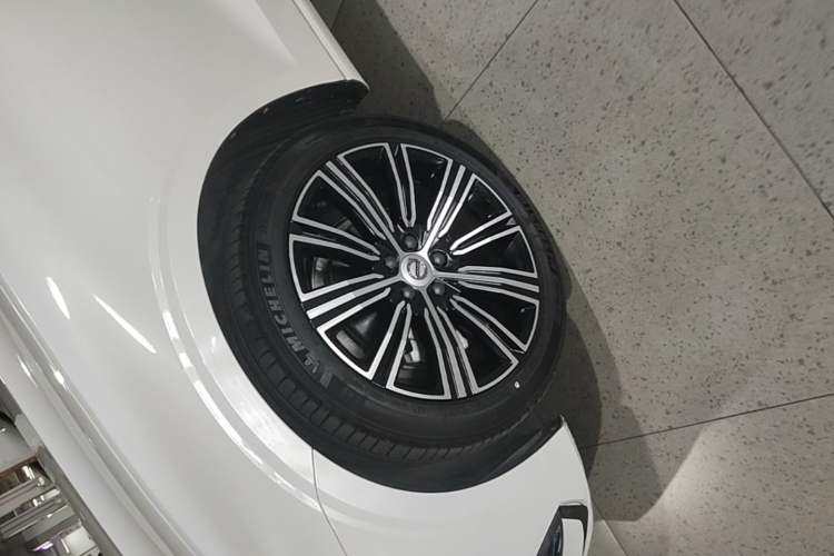 Used Volvo S60 2022 B4 Zhiyuan Luxury Edition Left Front Wheel Hub