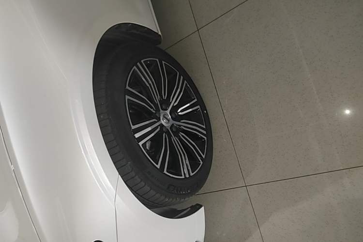 Used Volvo S60 2022 B4 Zhiyuan Luxury Edition Left Front Wheel Hub
