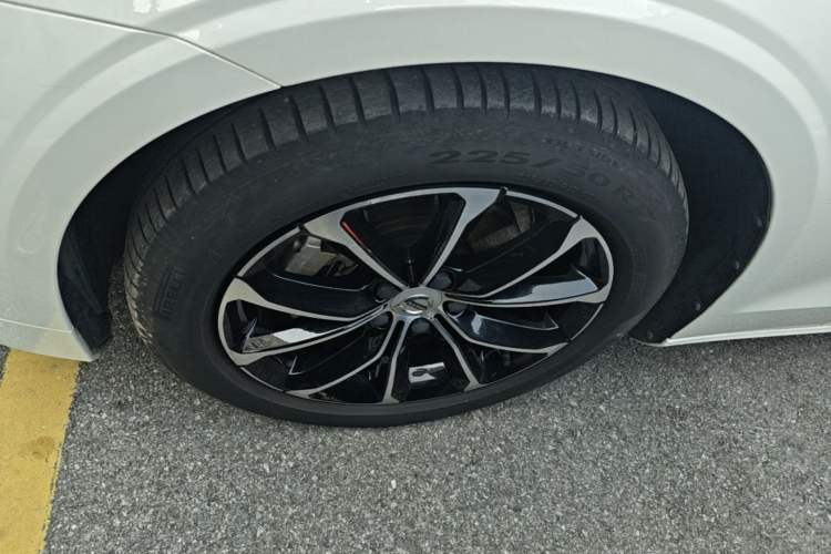 Used Volvo S60 2022 B4 Zhiyi Luxury Edition Left Front Wheel Hub