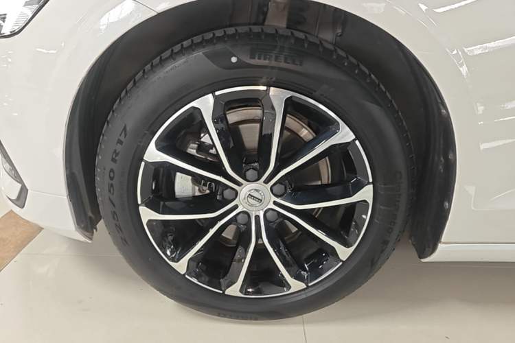 Used Volvo S60 2022 B4 Zhiyi Luxury Edition Left Front Wheel Hub