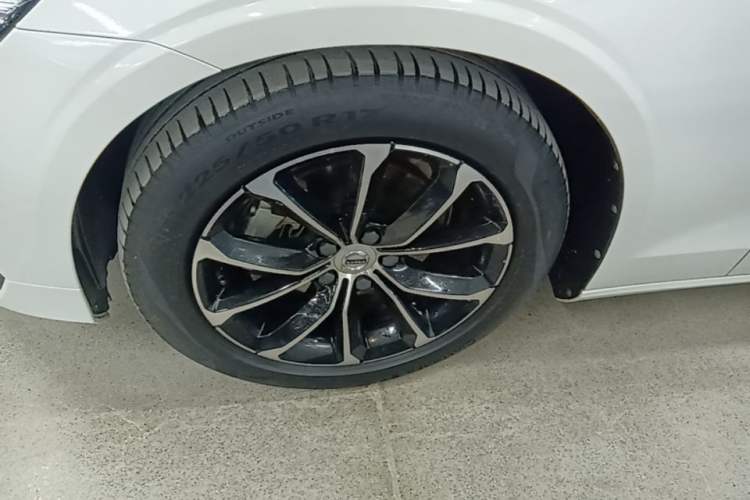 Used Volvo S60 2022 B4 Zhiyi Luxury Edition Left Front Wheel Hub