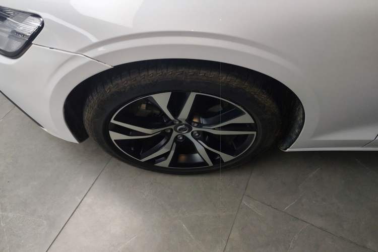 Used Volvo S60 2022 B4 Zhiyuan Sport Edition Left Front Wheel Hub