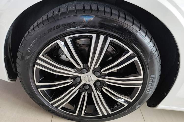 Used Volvo S60 2022 B4 Zhiyuan Luxury Edition Left Front Wheel Hub