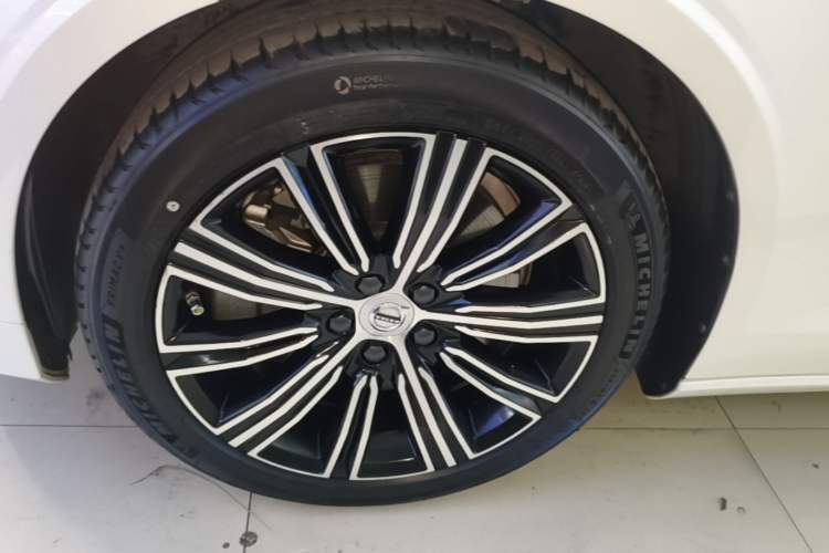Used Volvo S60 2022 B4 Zhiyuan Luxury Edition Left Front Wheel Hub