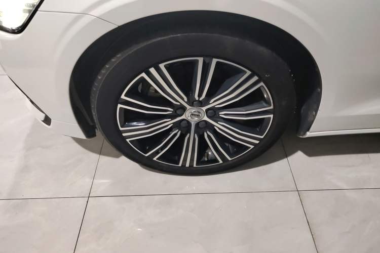 Used Volvo S60 2022 B4 Zhiyuan Luxury Edition Left Front Wheel Hub