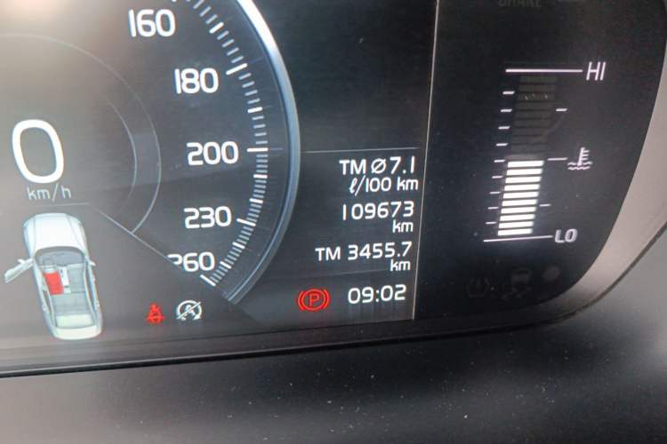 Used Volvo S60 2022 B4 Zhiyi Luxury Edition Odometer Close Up