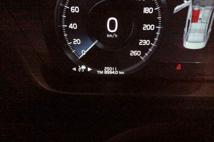 Used Volvo S60 2022 B4 Zhiyuan Luxury Edition Odometer Close Up
