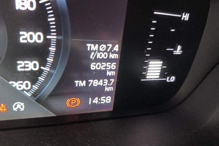 Used Volvo S60 2022 B4 Zhiyi Luxury Edition Odometer Close Up