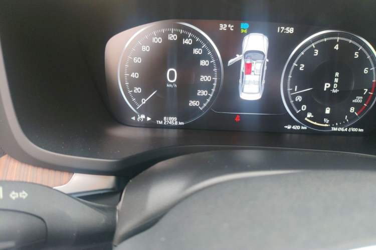Used Volvo S60 2022 B4 Zhiyuan Luxury Edition Odometer Close Up
