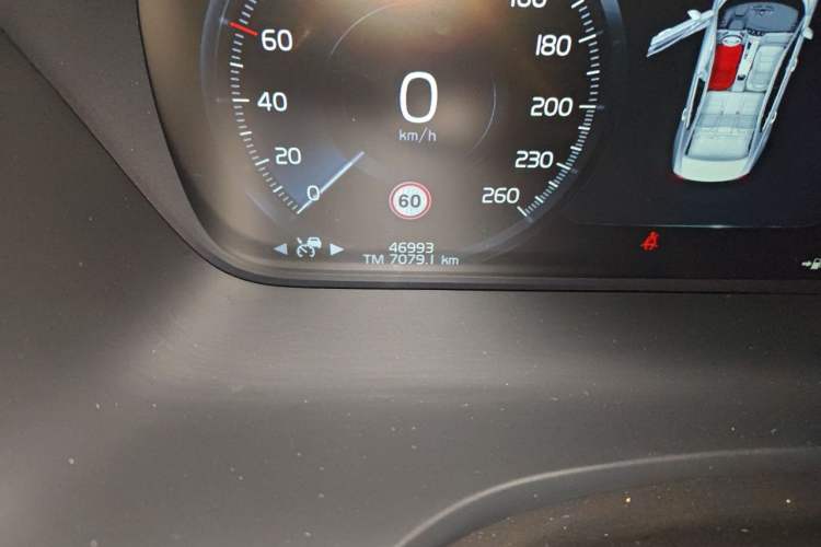 Used Volvo S60 2022 B4 Zhiyuan Luxury Edition Odometer Close Up