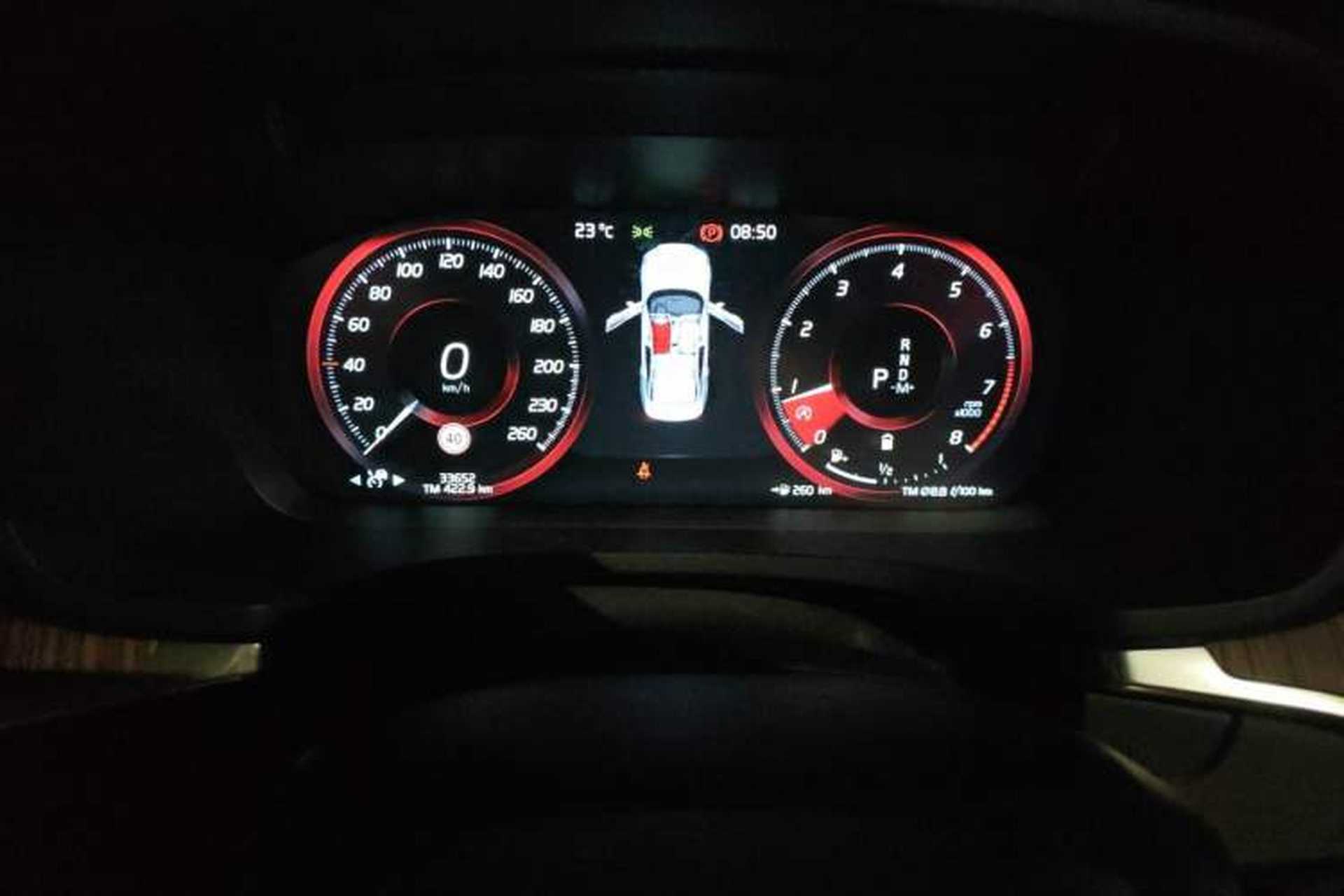 Used Volvo S60 2022 B4 Zhiyuan Luxury Edition Odometer Close Up