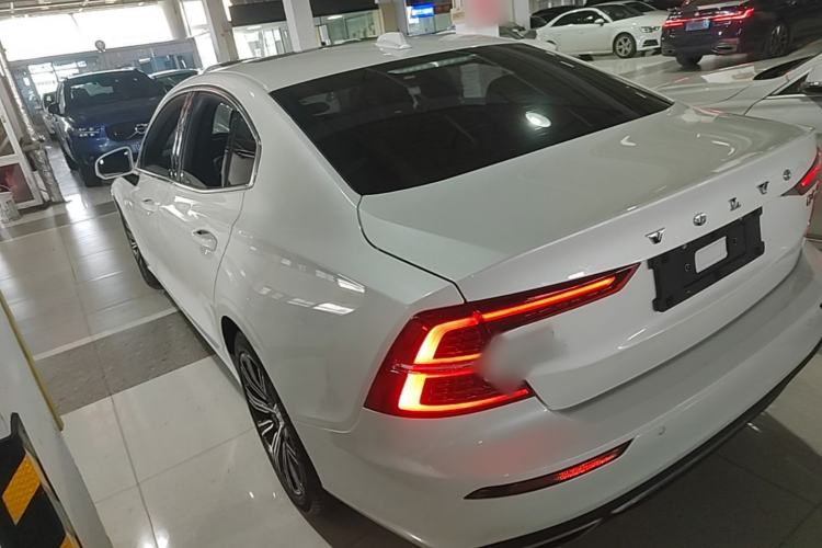 Used Volvo S60 2022 B4 Zhiyuan Luxury Edition Rear Left 45 Deg
