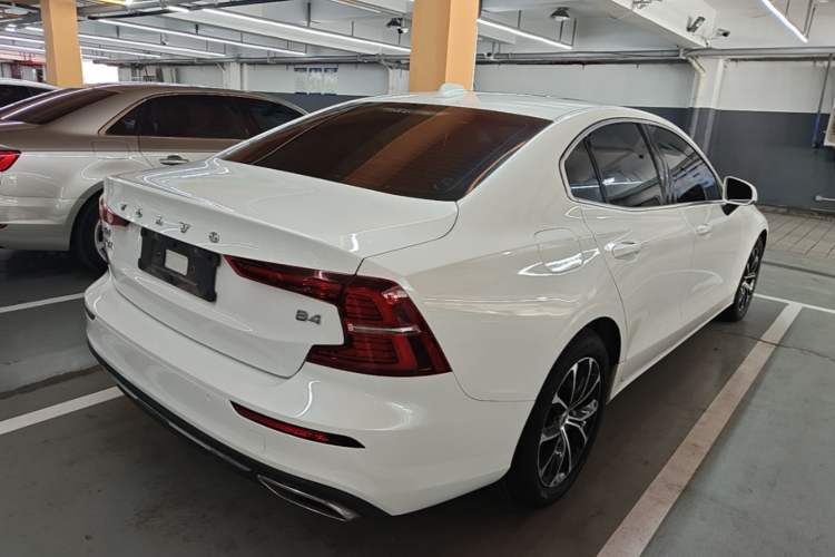 Used Volvo S60 2022 B4 Zhiyi Luxury Edition Rear Right 45 Deg