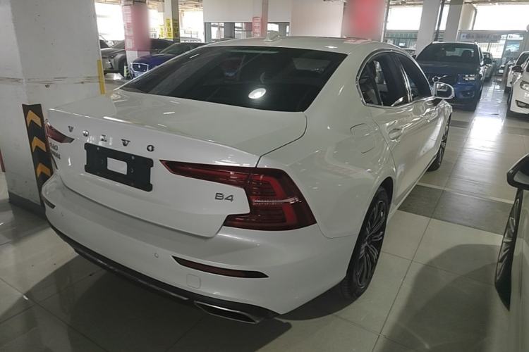 Used Volvo S60 2022 B4 Zhiyuan Luxury Edition Rear Right 45 Deg