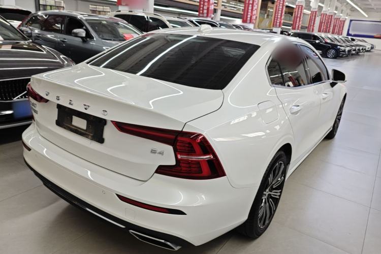 Used Volvo S60 2022 B4 Zhiyuan Luxury Edition Rear Right 45 Deg