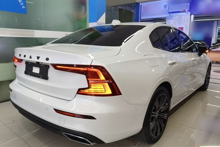 Used Volvo S60 2022 B4 Zhiyuan Luxury Edition Rear Right 45 Deg
