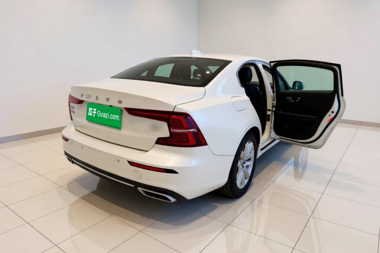 Used Volvo S60 2022 B3 Smart Drive Luxury Edition Rear Right 45 Deg