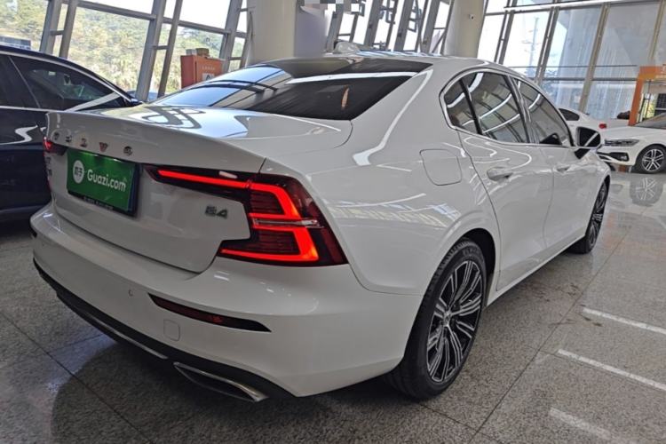Used Volvo S60 2022 B4 Zhiyuan Luxury Edition Rear Right 45 Deg