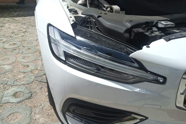 Used Volvo S60 2022 B4 Zhiyi Luxury Edition Right Front Headlight