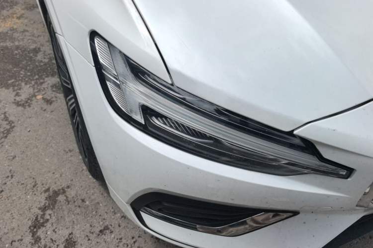 Used Volvo S60 2022 B4 Zhiyuan Luxury Edition Right Front Headlight