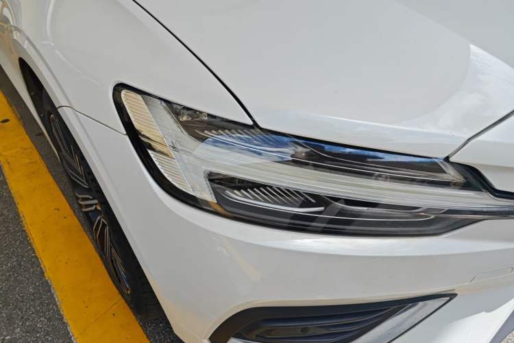 Used Volvo S60 2022 B4 Zhiyuan Luxury Edition Right Front Headlight