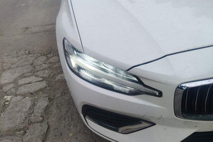 Used Volvo S60 2022 B4 Zhiyuan Luxury Edition Right Front Headlight