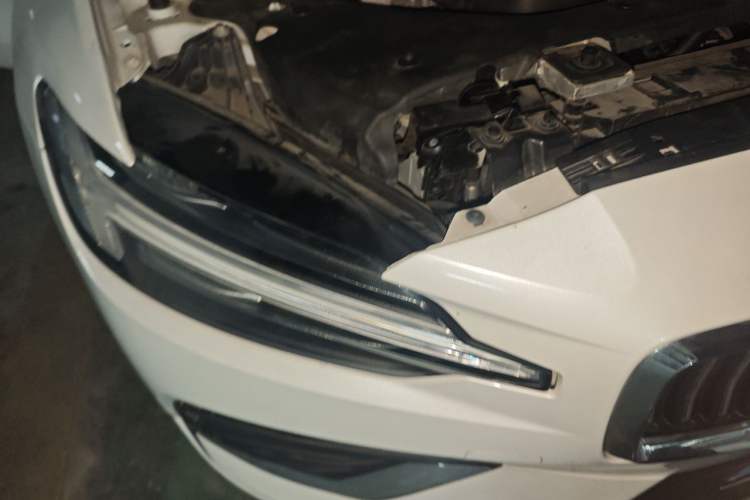 Used Volvo S60 2022 B3 Smart Drive Luxury Edition Right Front Headlight