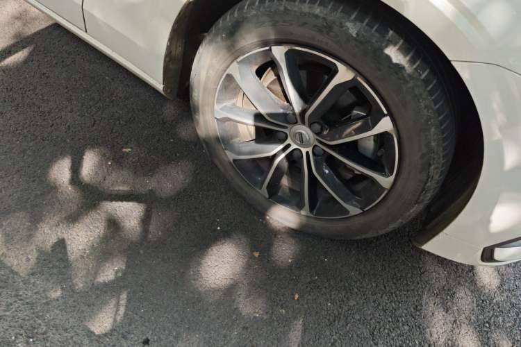 Used Volvo S60 2022 B4 Zhiyi Luxury Edition Right Front Wheel Hub