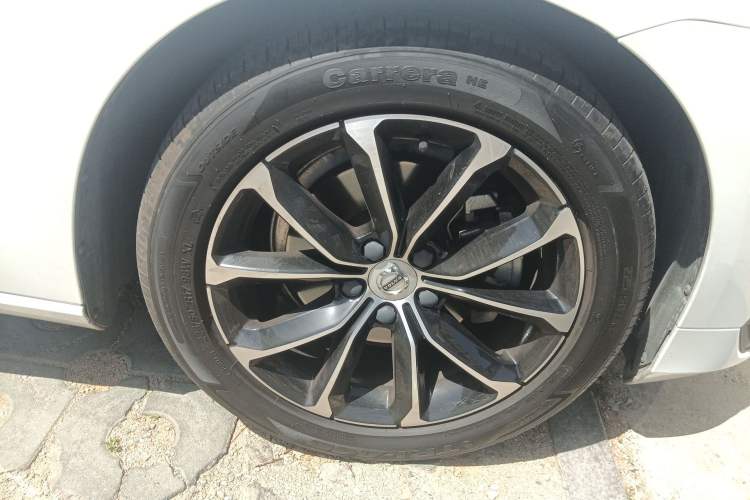 Used Volvo S60 2022 B4 Zhiyi Luxury Edition Right Front Wheel Hub