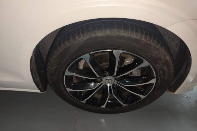 Used Volvo S60 2022 B4 Zhiyi Luxury Edition Right Front Wheel Hub