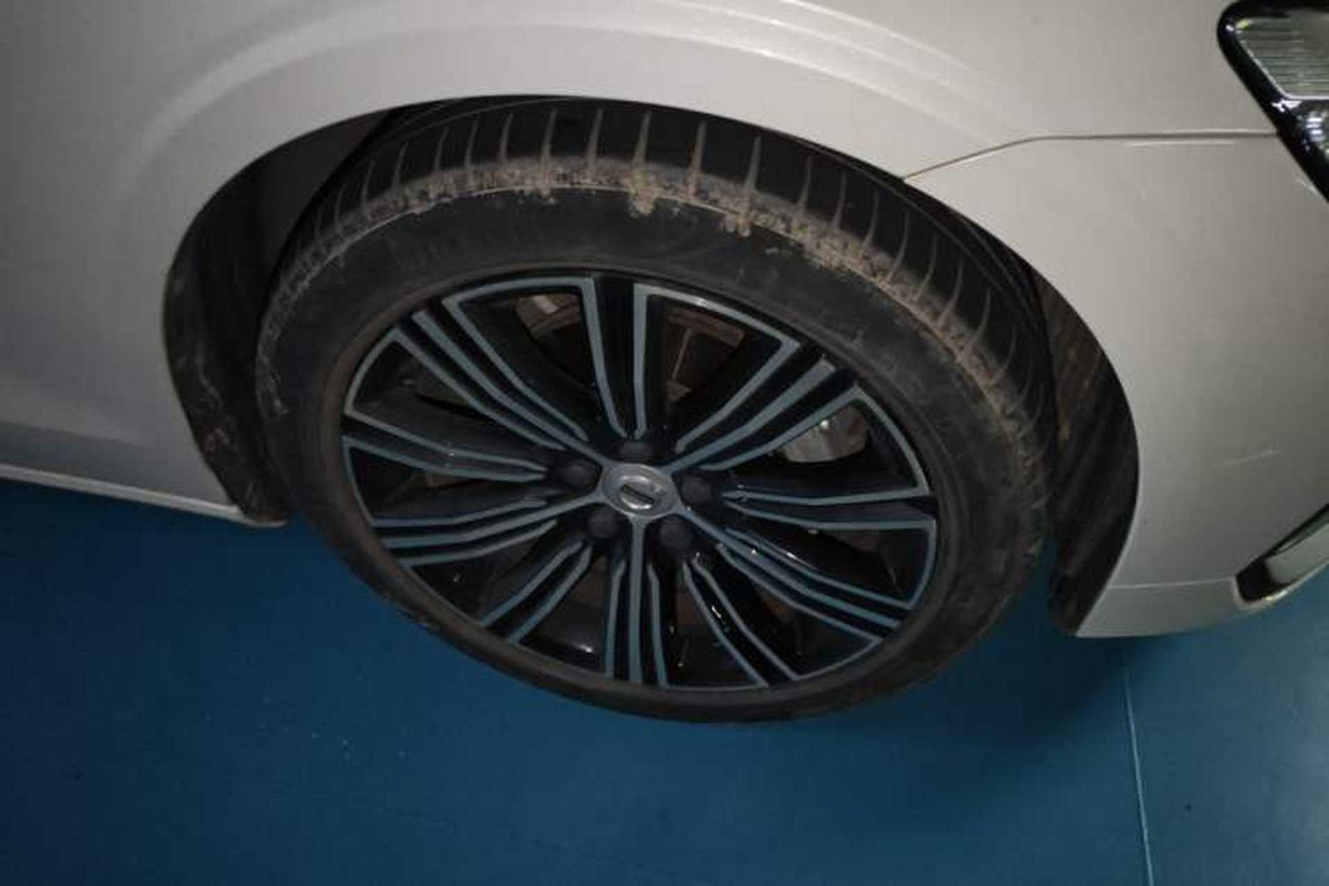 Used Volvo S60 2022 B4 Zhiyuan Luxury Edition Right Front Wheel Hub