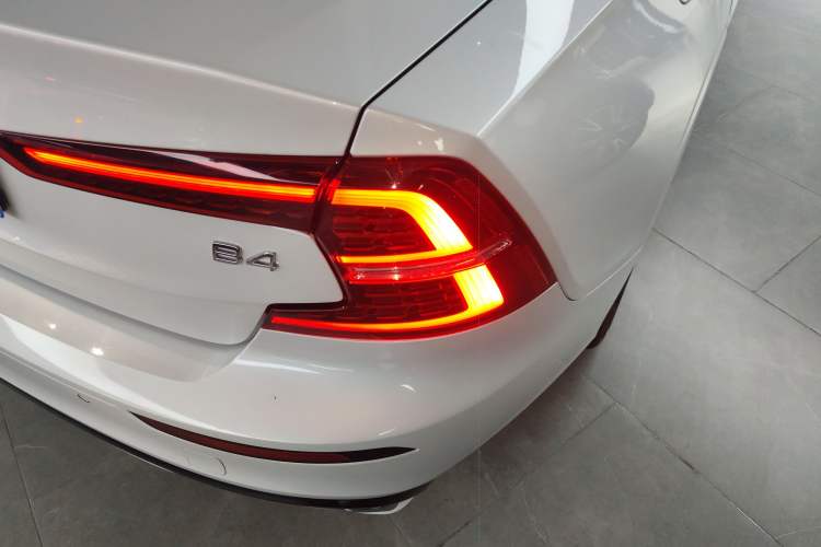 Used Volvo S60 2022 B4 Zhiyuan Sport Edition Right Rear Taillight