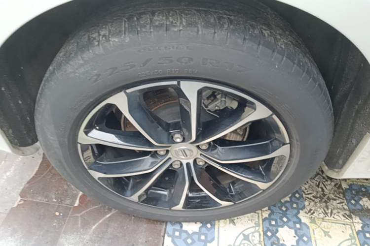 Used Volvo S60 2022 B4 Zhiyi Luxury Edition Right Rear Wheel Hub
