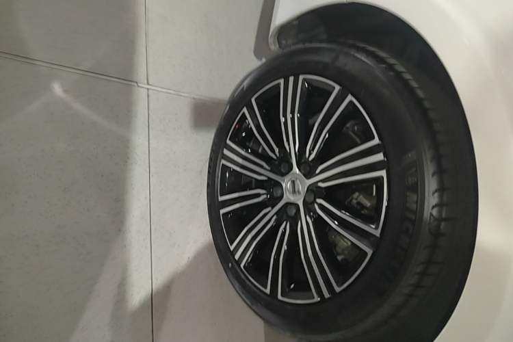 Used Volvo S60 2022 B4 Zhiyuan Luxury Edition Right Rear Wheel Hub