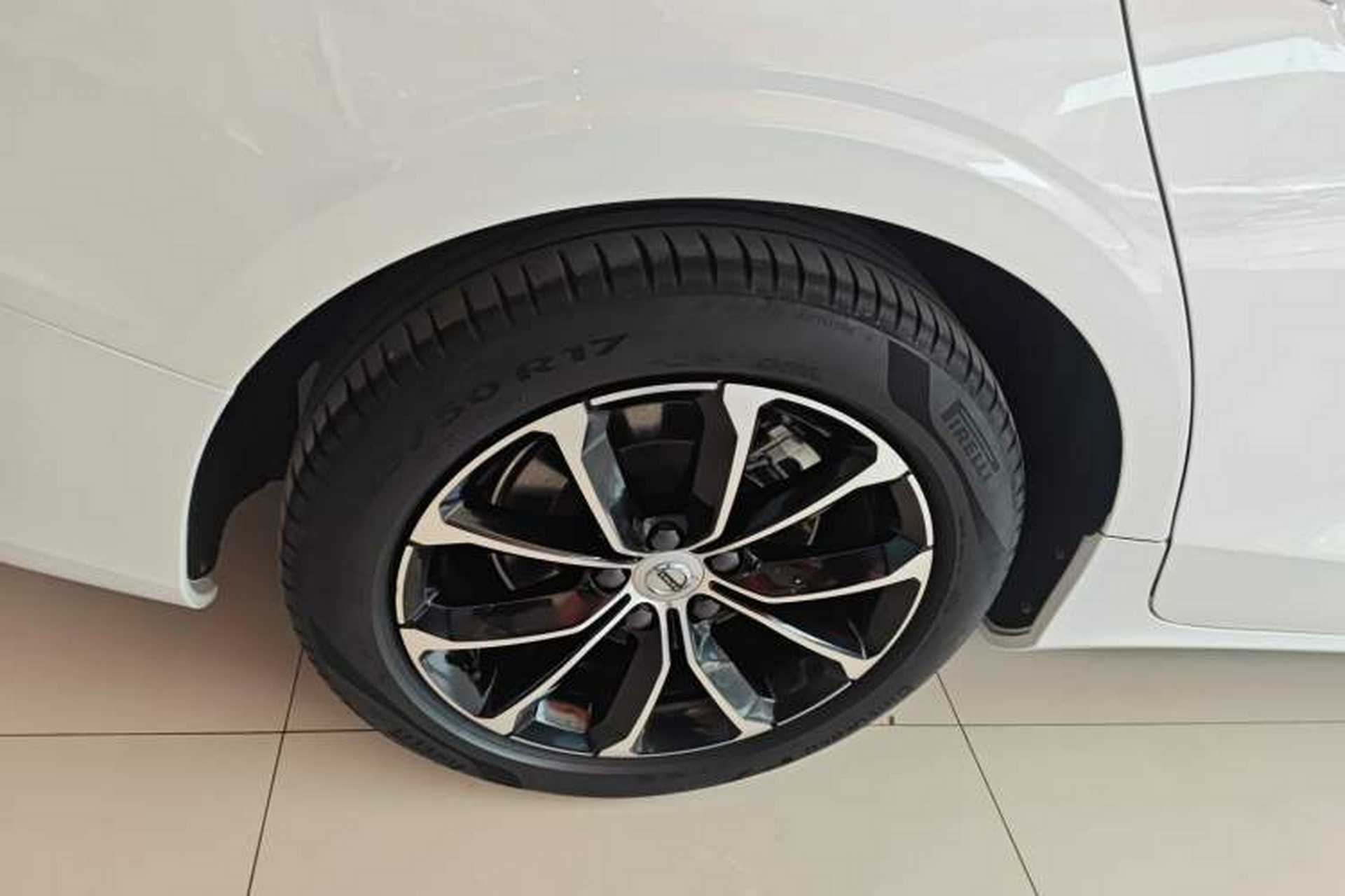 Used Volvo S60 2022 B4 Zhiyi Luxury Edition Right Rear Wheel Hub