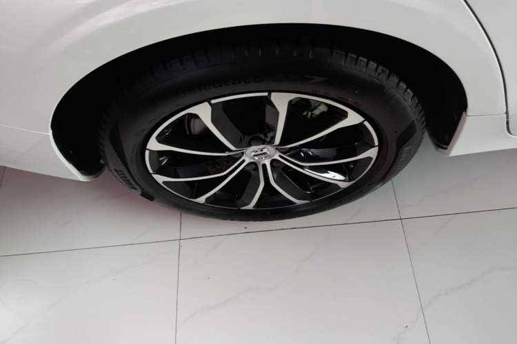 Used Volvo S60 2022 B4 Zhiyi Luxury Edition Right Rear Wheel Hub