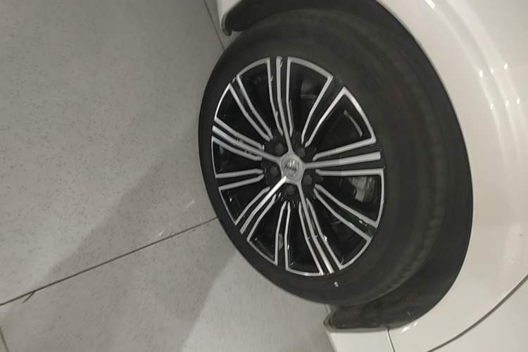 Used Volvo S60 2022 B4 Zhiyuan Luxury Edition Right Rear Wheel Hub
