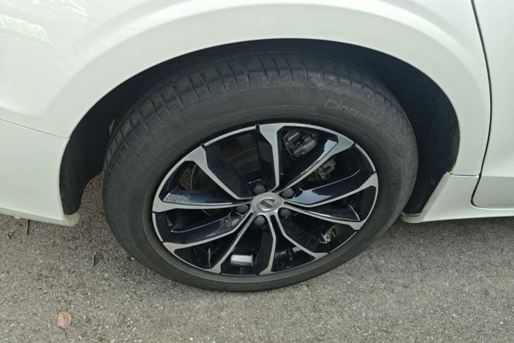 Used Volvo S60 2022 B4 Zhiyi Luxury Edition Right Rear Wheel Hub