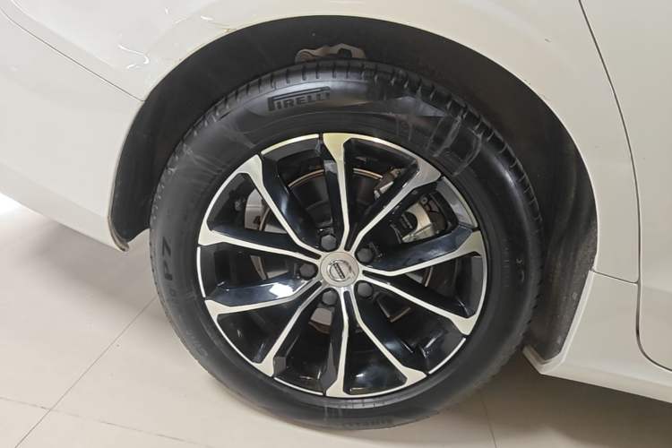 Used Volvo S60 2022 B4 Zhiyi Luxury Edition Right Rear Wheel Hub