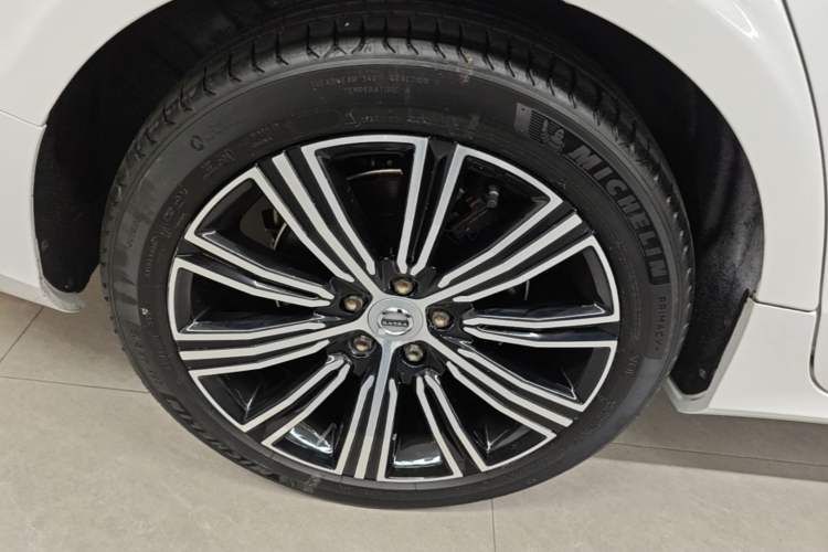 Used Volvo S60 2022 B4 Zhiyuan Luxury Edition Right Rear Wheel Hub