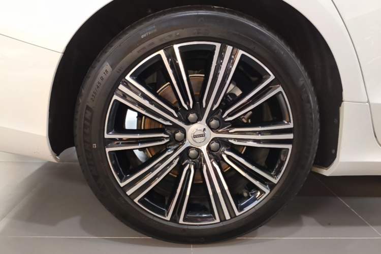 Used Volvo S60 2022 B4 Zhiyuan Luxury Edition Right Rear Wheel Hub