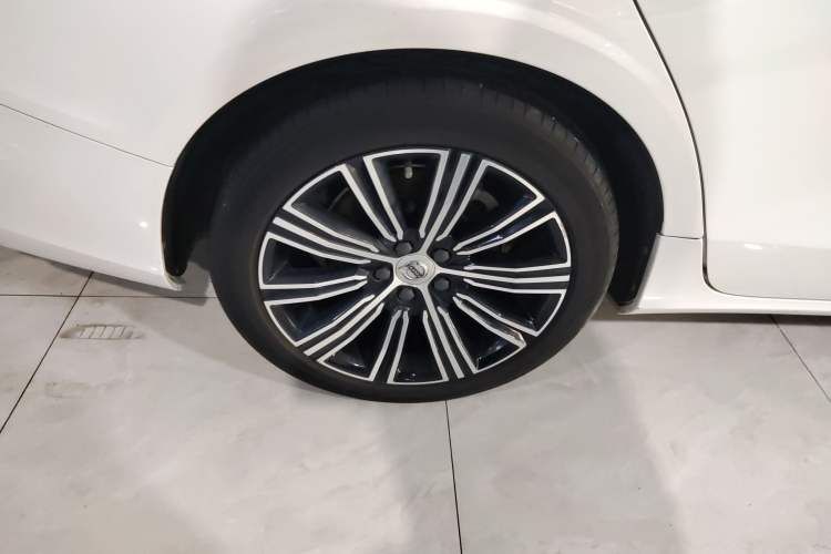 Used Volvo S60 2022 B4 Zhiyuan Luxury Edition Right Rear Wheel Hub